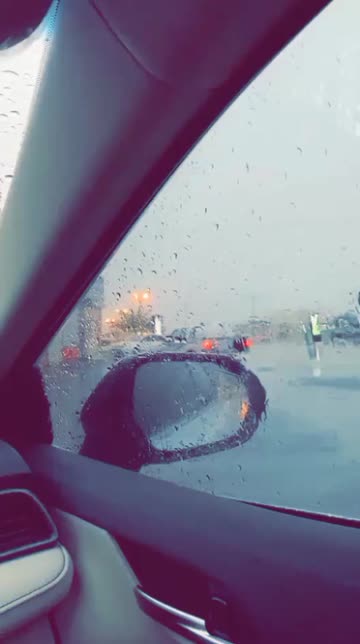 Preview for a Spotlight video that uses the Raining Streakss Lens