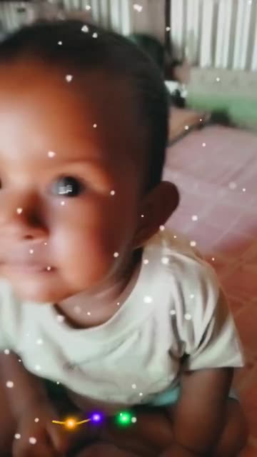 Preview for a Spotlight video that uses the Hanging Garland Lens