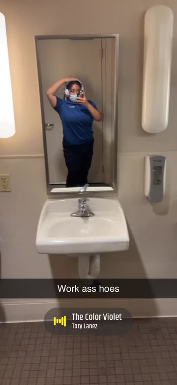Work ass hoes | Snapchat-এ Spotlight