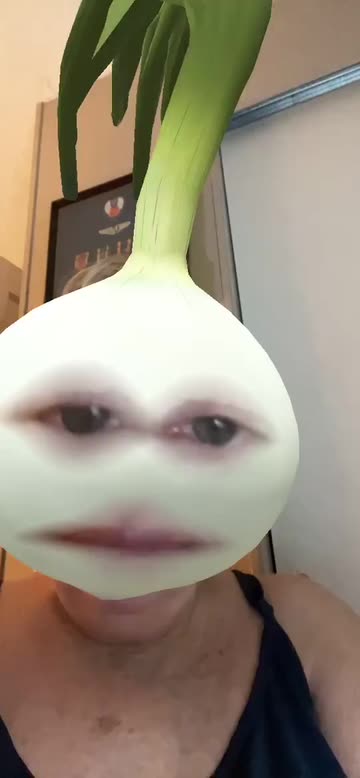 Preview for a Spotlight video that uses the Green Onion Face Lens
