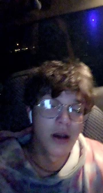 Preview for a Spotlight video that uses the Applause Lens