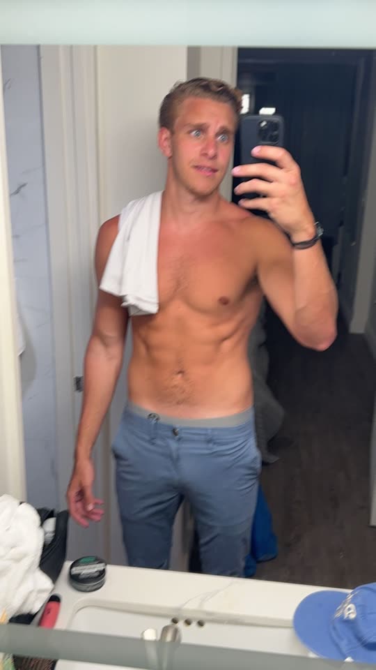 Zack Fairhurst (@maddzak) Snapchat Stories, Spotlight & Lenses