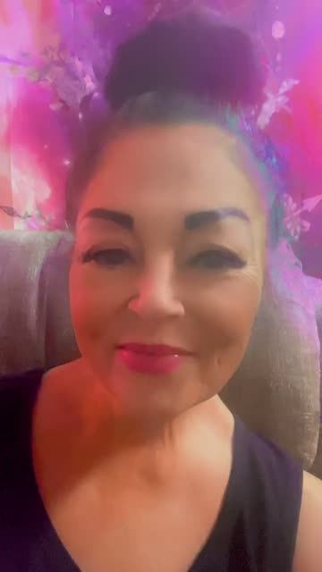Preview for a Spotlight video that uses the Color Carousel Lens