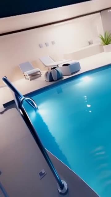 Preview for a Spotlight video that uses the Swimming Pool VR Lens