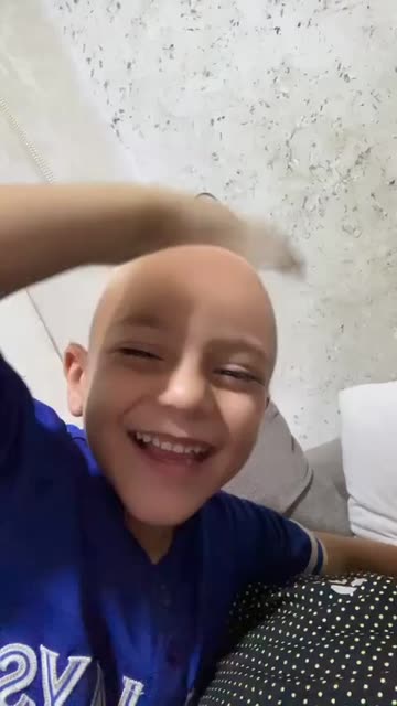 Preview for a Spotlight video that uses the No Hair No Beard Lens