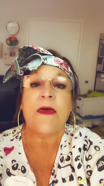 Preview for a Spotlight video that uses the Floral Headband Lens