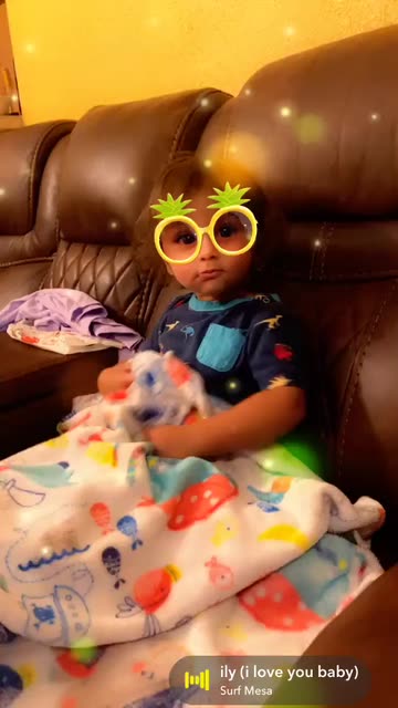 Preview for a Spotlight video that uses the Pineapple Glasses Lens