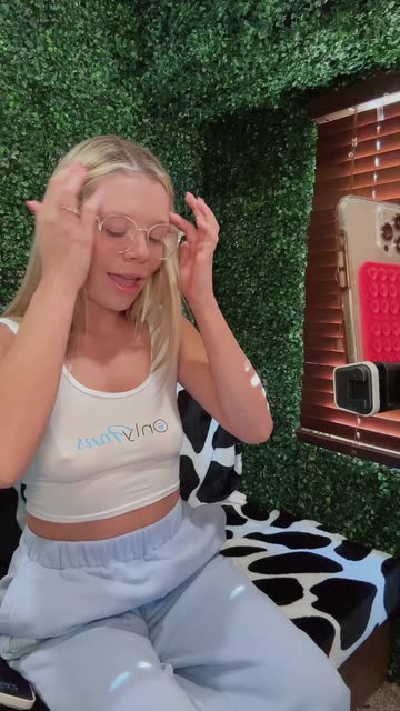 Miley (@mileys_of) | Snapchat Stories, Spotlight & Lenses