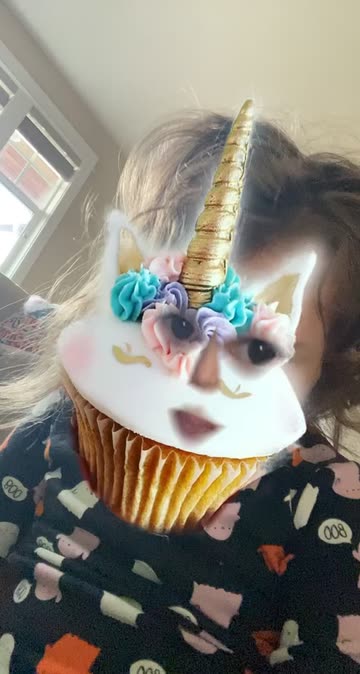 Preview for a Spotlight video that uses the Unicorn Cupcake Lens
