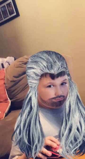 Preview for a Spotlight video that uses the Silver Hairstyle Lens
