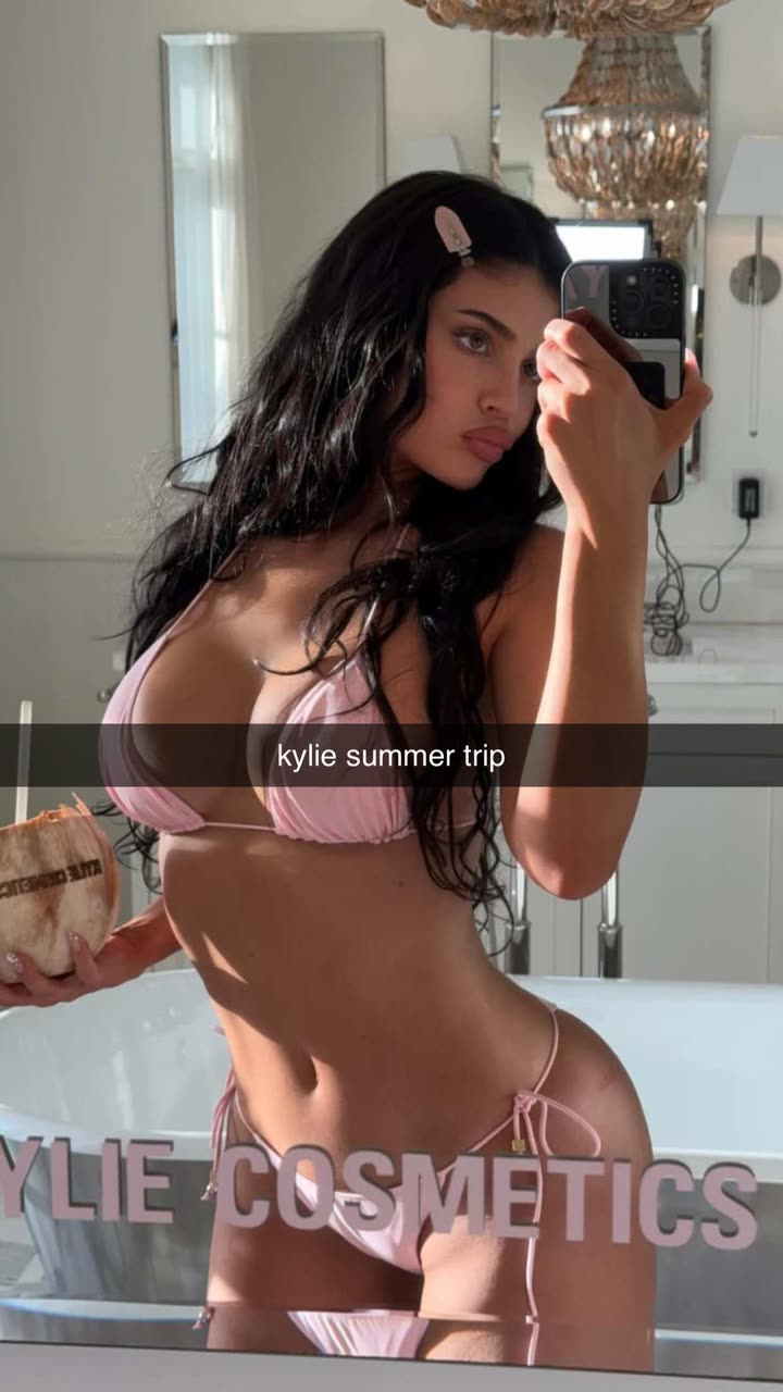 محتوى سناب شات لـ King Kylie 👑