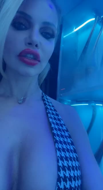 Preview for a Spotlight video that uses the Beauty Set Lens