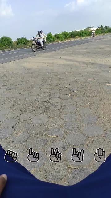Preview for a Spotlight video that uses the Hand Gestures Lens
