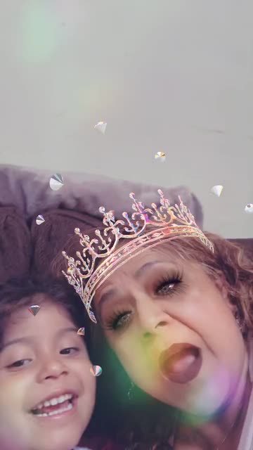 Preview for a Spotlight video that uses the queen Lens