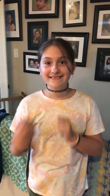Preview for a Spotlight video that uses the Dancing Dobby Lens