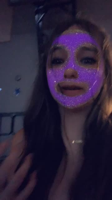 Preview for a Spotlight video that uses the Dark Purple Glitter Mask Lens