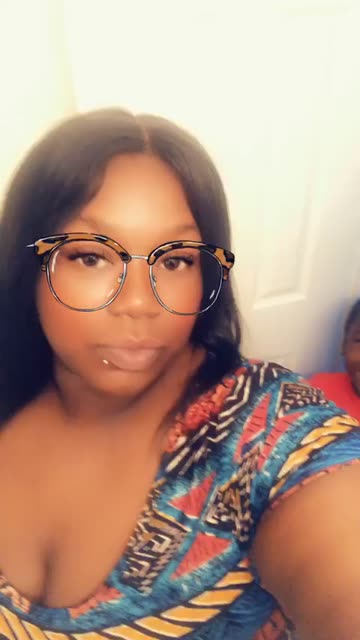 Preview for a Spotlight video that uses the Leopard glasses Lens