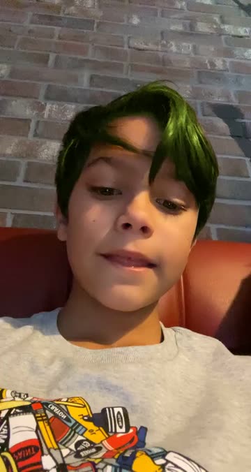 Preview for a Spotlight video that uses the Billie Eilish Hair Lens