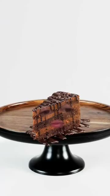 Preview for a Spotlight video that uses the Cake on Tray Lens