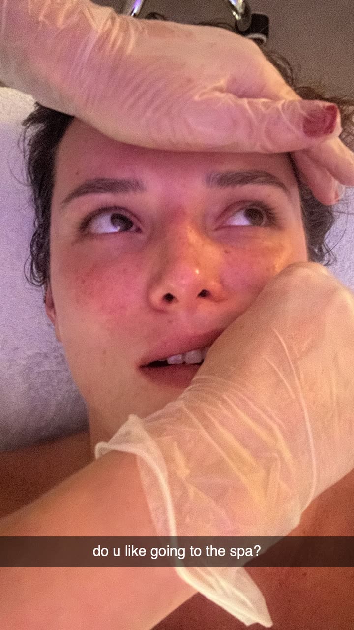 محتوى سناب شات لـ Bella Thorne