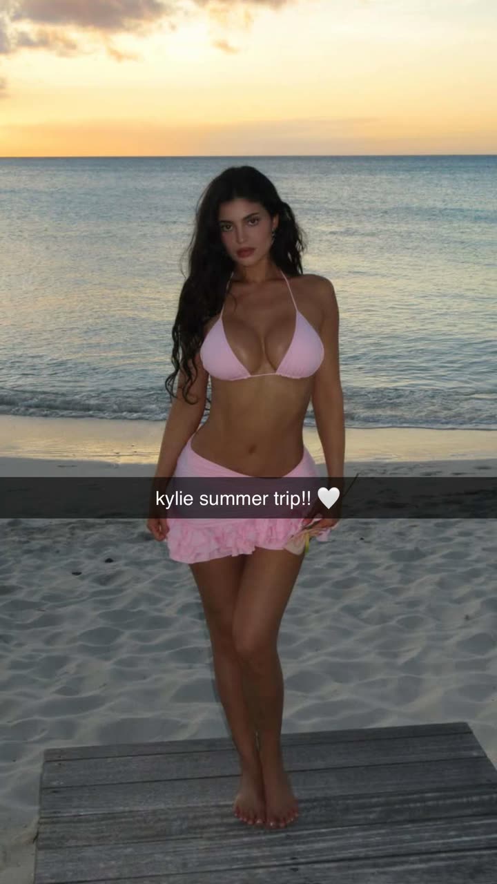 محتوى سناب شات لـ King Kylie 👑