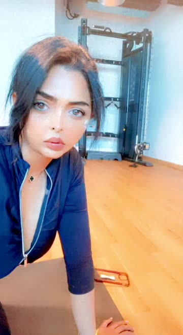 Preview for a Spotlight video that uses the heart Lens