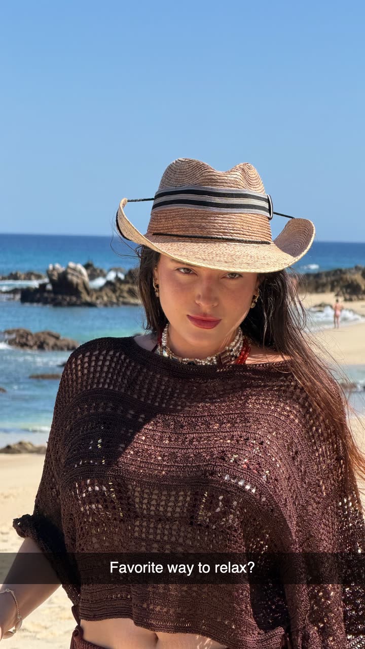 محتوى سناب شات لـ Bella Thorne