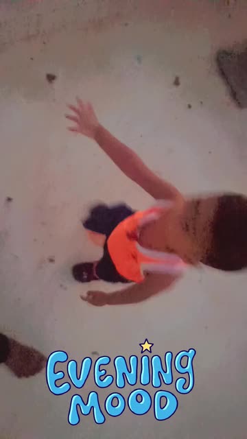 Preview for a Spotlight video that uses the Colour Bomb Lens