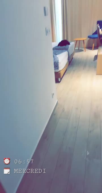 Preview for a Spotlight video that uses the smile Hollywood Lens