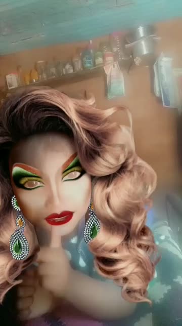Preview for a Spotlight video that uses the Diva Lens