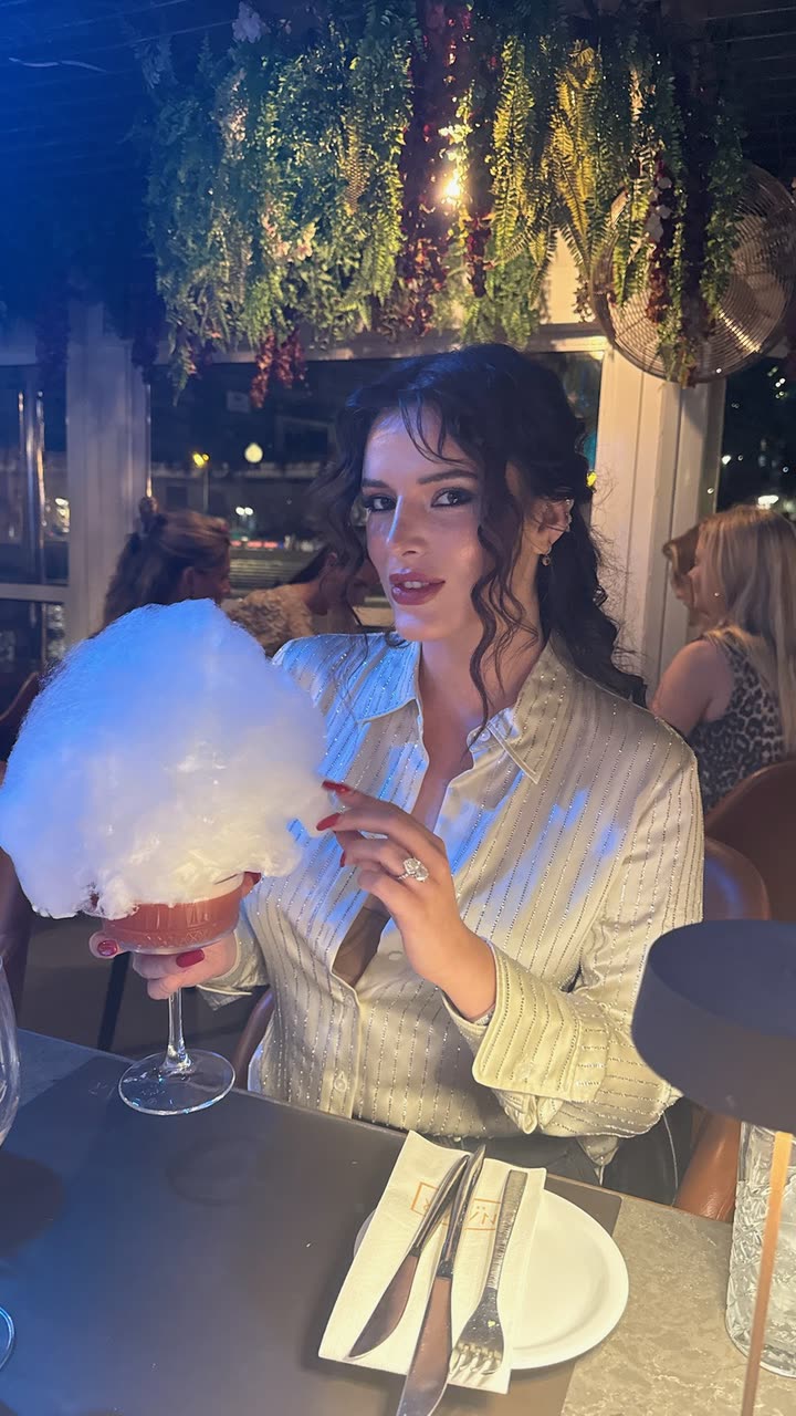 محتوى سناب شات لـ Bella Thorne