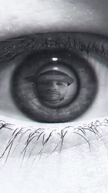 Preview for a Spotlight video that uses the Reflection Lens