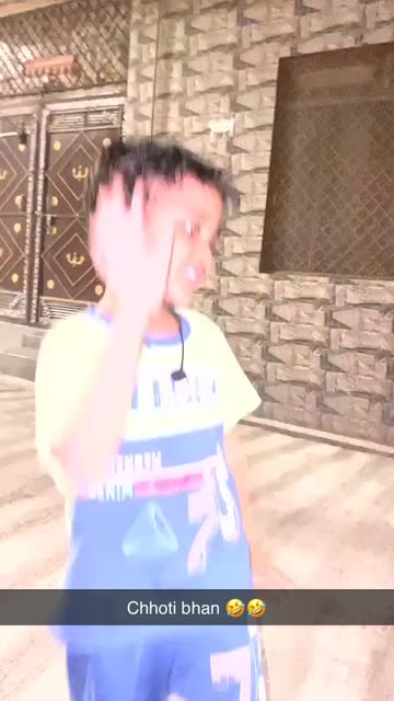 Preview for a Spotlight video that uses the Big Head Lens