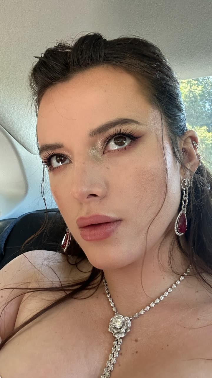 محتوى سناب شات لـ Bella Thorne