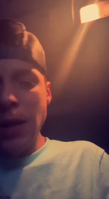 Preview for a Spotlight video that uses the clear skin Lens