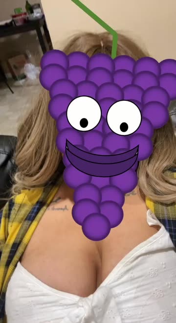 Preview for a Spotlight video that uses the happy grapes Lens