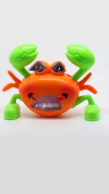 Preview for a Spotlight video that uses the Crab Toy Lens