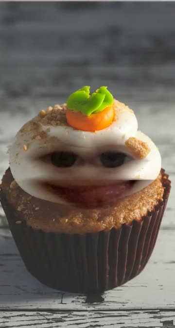 Preview for a Spotlight video that uses the CARROT CUPCAKE Lens