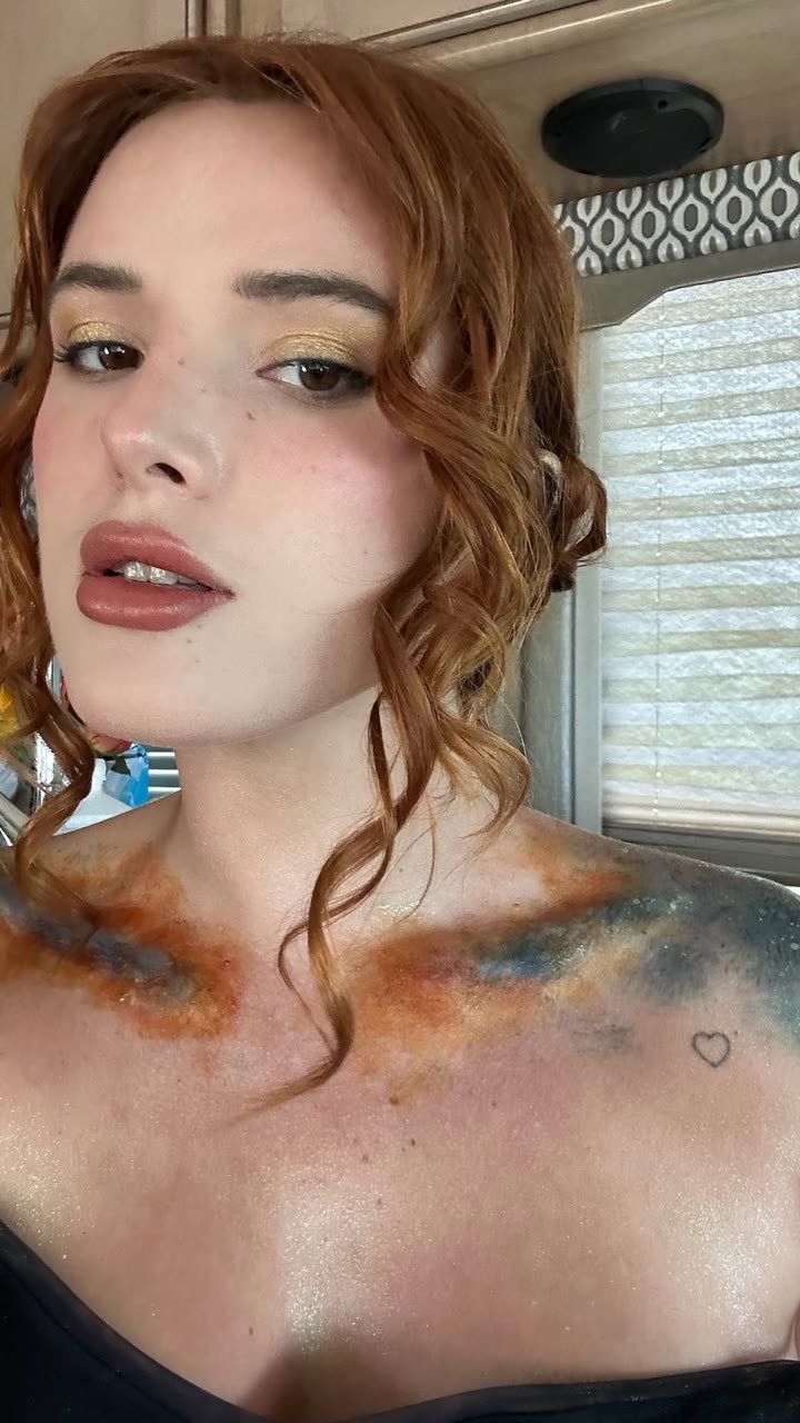محتوى سناب شات لـ Bella Thorne