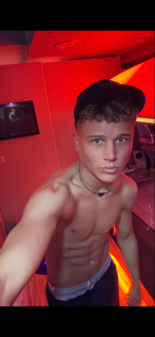 Blondestud69