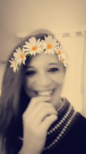 Preview for a Spotlight video that uses the Daisy Crown Lens