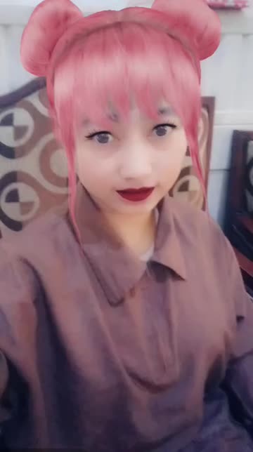 Preview for a Spotlight video that uses the Pink Bun's Hairstyle Lens