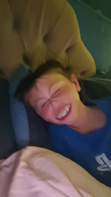 Preview for a Spotlight video that uses the WeirdFace Lens
