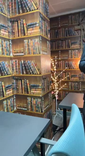 Preview for a Spotlight video that uses the expressions Lens