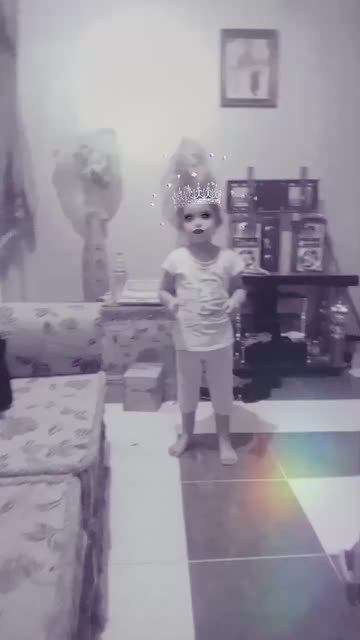 Preview for a Spotlight video that uses the queen Lens