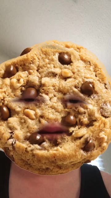 Preview for a Spotlight video that uses the Cookie Face Lens