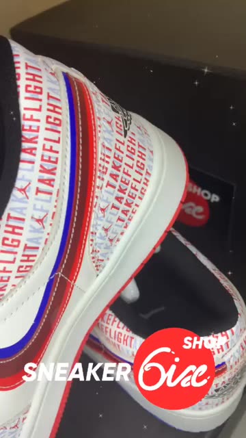 Preview for a Spotlight video that uses the Sneaker6ixClassic Lens
