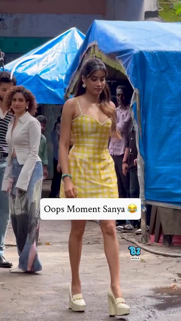 #BollyBuzz #JhanviKapoor #Outfit #Fashion #Foryou #Viral