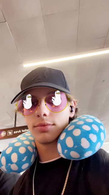 Preview for a Spotlight video that uses the Duck Glasses Lens