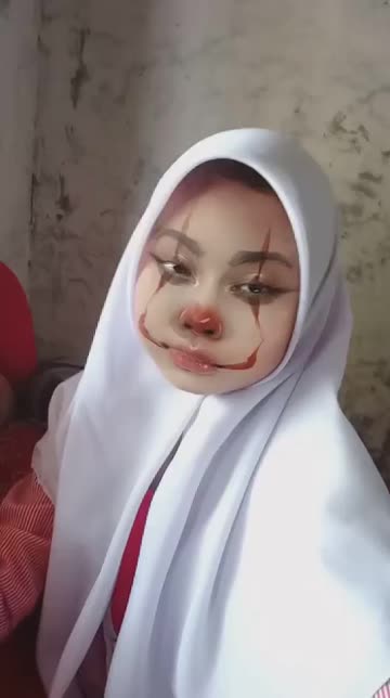 Preview for a Spotlight video that uses the clown mask Lens